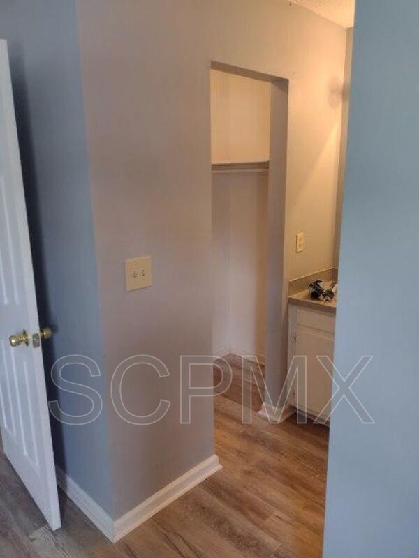 Foto del edificio - 124 Langley Dr