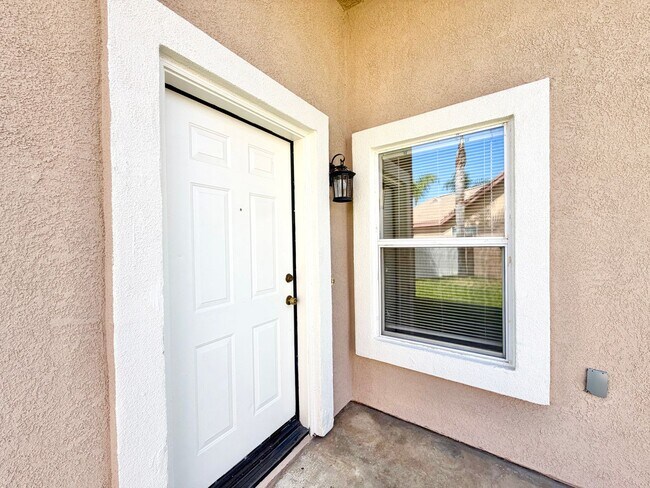 Building Photo - 4 Bedroom 3 Bathroom Cul-de-sac Home with Huge Backyard
