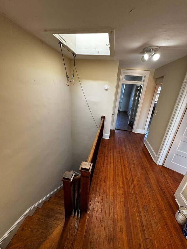 Foto del edificio - Serene Splendor in Mt. Pleasant: Stylish 1BR, 1BA Haven