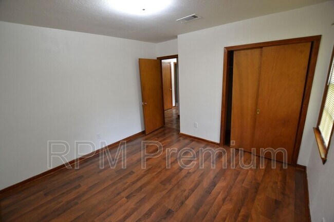 Building Photo - 4148 Robert St