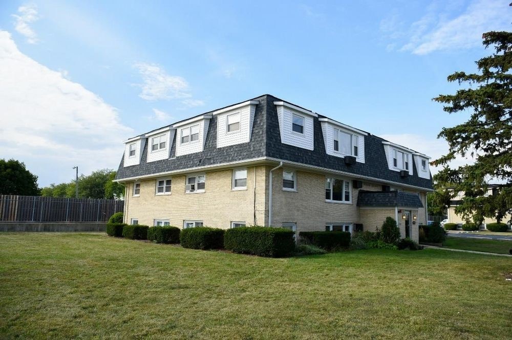 9709 W Lorraine Dr Unit 5, Countryside, IL 60525 Apartment for Rent