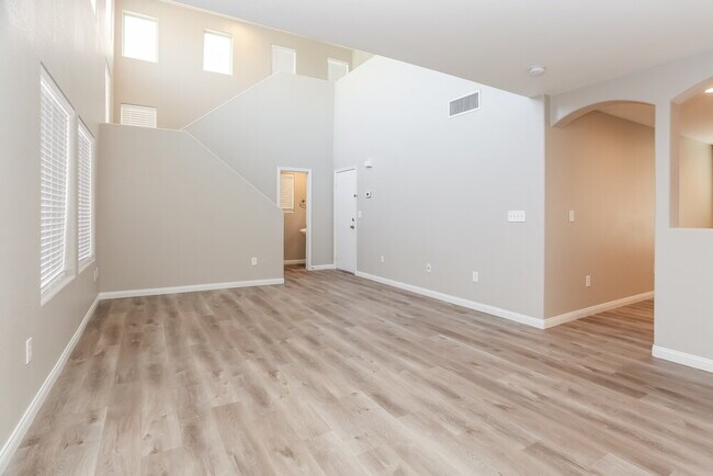 Foto del edificio - 5256 Soledad Summit Ave