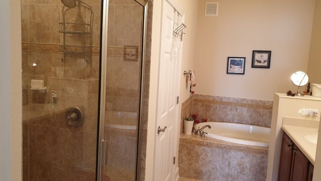 Foto del edificio - Stunning 3 bedroom top floor in Toscana FULLY FURNISHED
