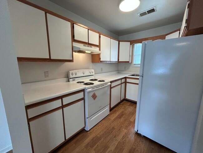 Building Photo - 10 Driftwood Cir