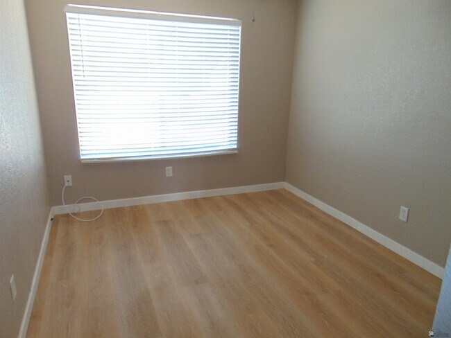 Foto del edificio - 11382 E 25th St