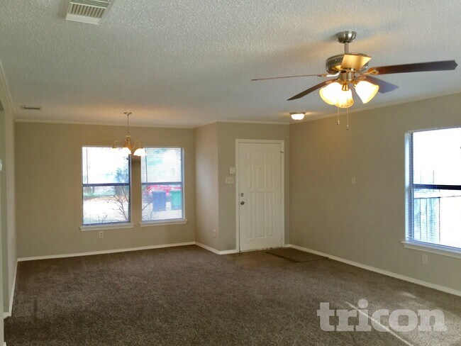Foto del edificio - 2162 Mossy Creek Dr