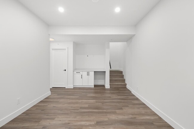 Building Photo - 4470 Stephen Leacock Dr