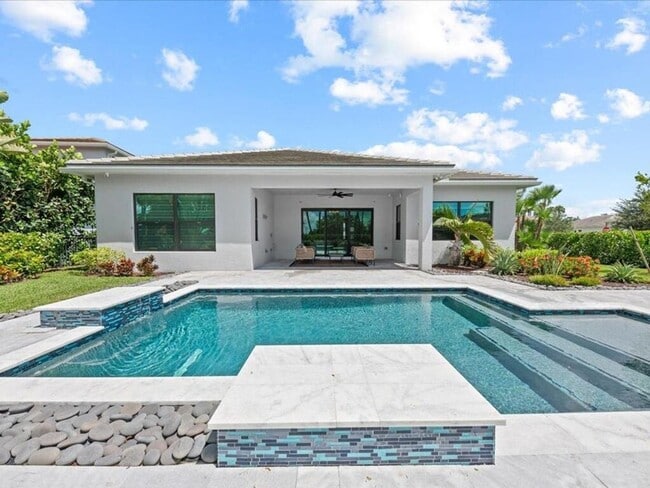 Building Photo - 5577 St Armands Way