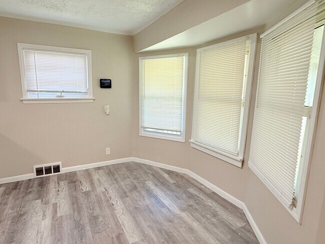 Foto del edificio - Fully Renovated 4-Bedroom Home – Move-In R...