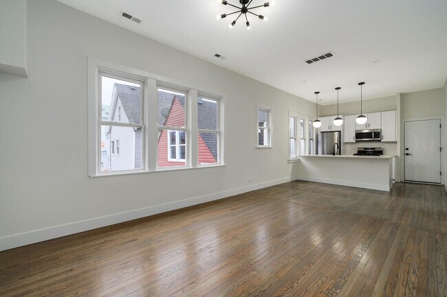Foto del edificio - 2137 N Maplewood Ave