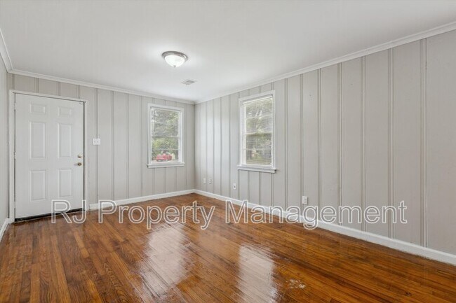 Building Photo - 605 Orchard Ave
