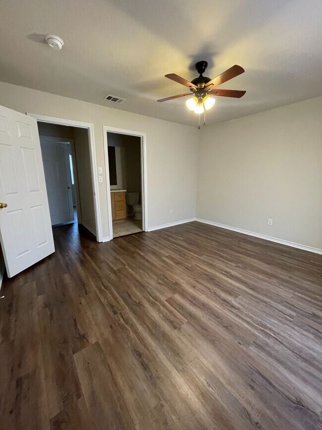 Foto del edificio - Beautiful home close to down town Granbury and Schools