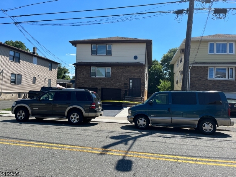 Primary Photo - 388 Garibaldi Ave