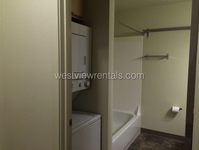 Foto del edificio - 1225 Railroad Avenue - 216