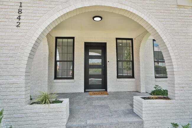 Building Photo - 1842 Palm St