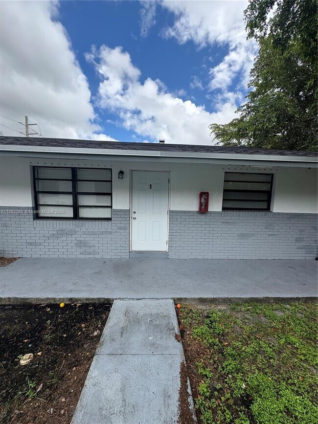 Building Photo - 4100 SW 19th St