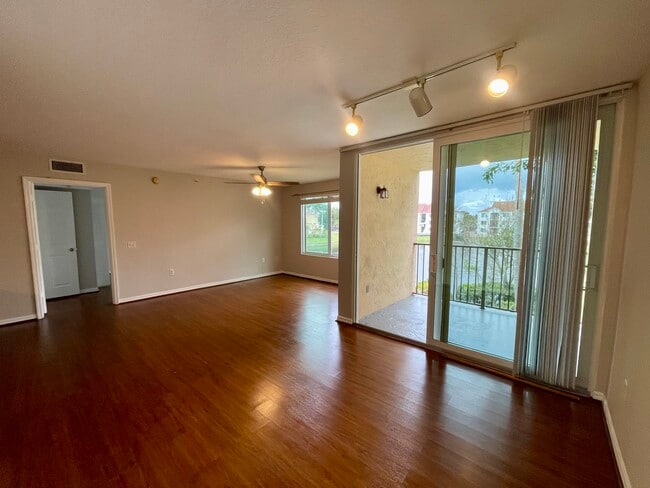 Building Photo - 516 Villa Cir