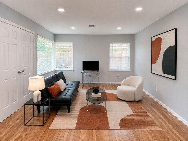 Foto del edificio - 6010 Ridgeway Dr