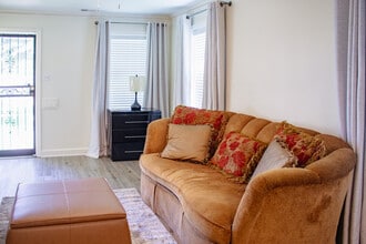 Building Photo - 911 E Parkway S