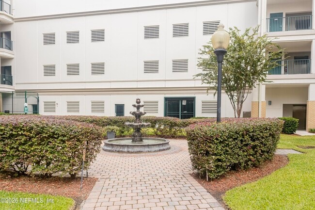 Building Photo - 1661 Riverside Ave