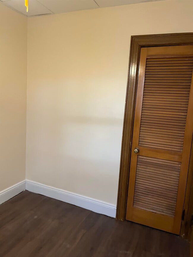 Building Photo - 36 Humphrey Ave