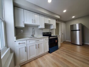 Building Photo - 1142 Spring Garden St