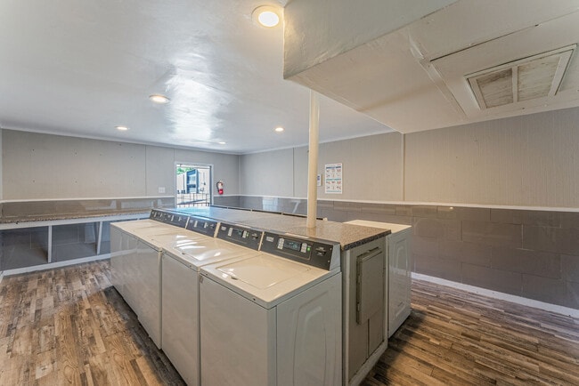 Building Photo - SOUTH CREST