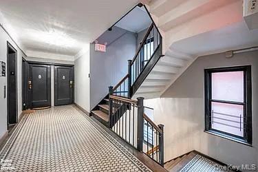 Building Photo - 221 E 76th St