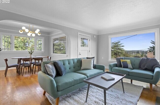 Building Photo - 461 SE 72nd Ave