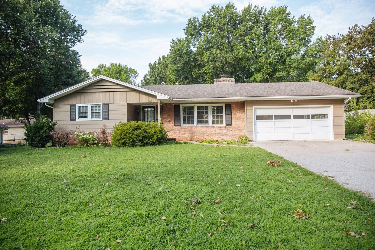 Foto principal - 3 Bed 3 Bath Home