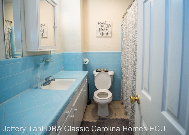 Building Photo - 2 br, 1 bath House - 1401-A E 2nd Street