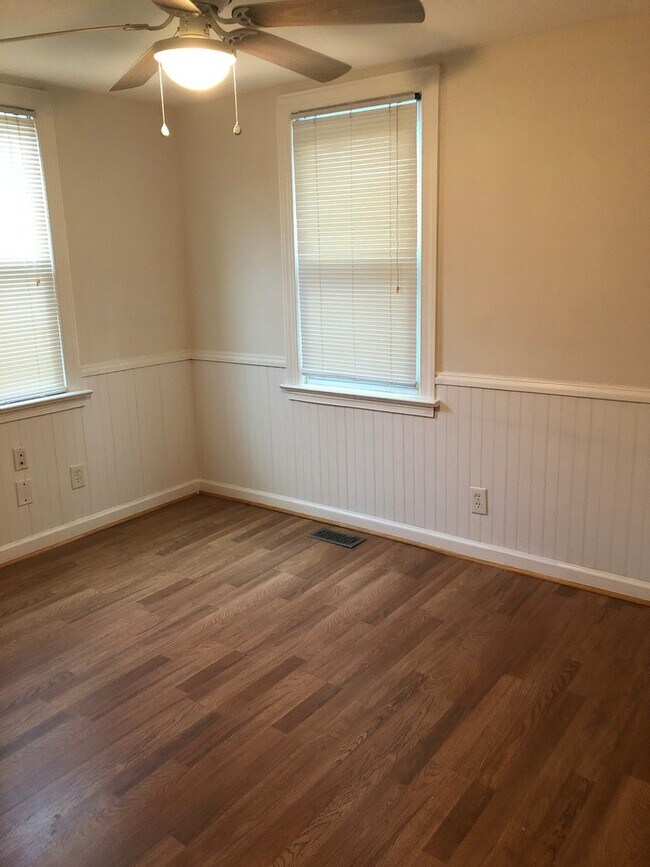 Foto del edificio - 2 BED / 1 BATH UNIT