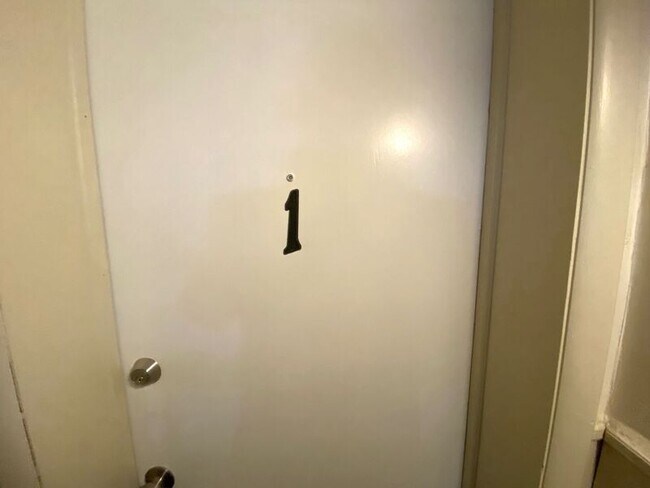 Foto del edificio - 2631 N Charles St