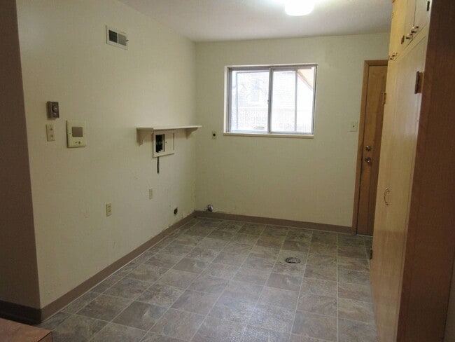 Foto del edificio - Spacious single level home with a retro feel - you must see!