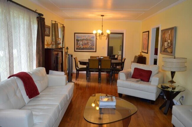 Foto del edificio - 977 Lindridge Way NE