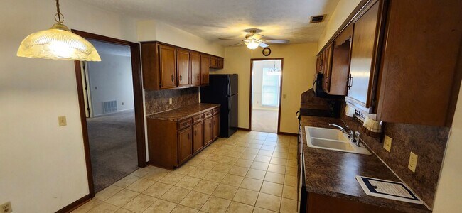 Building Photo - 3 bedroom home in North Columbus