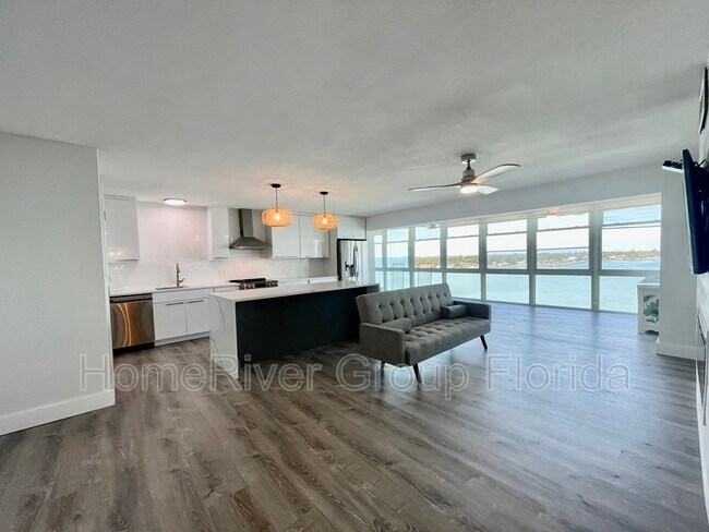 Foto del edificio - 7200 Sunshine Skyway Ln S