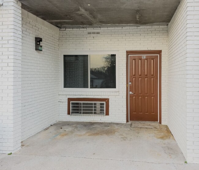 West Knoxville 37919 - 1 Bedroom Apartment in West Knoxville! Available Now! 1 Bedroom, 1 Bath. -... - West Knoxville 37919 - 1 Bedroom Apartment in West Knoxville! Available Now! 1 Bedroom, 1 Bath. -...