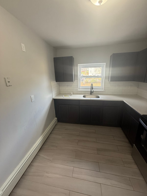 Building Photo - 393 Grove St