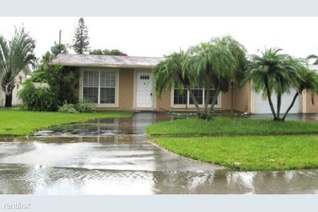 Building Photo - 11440 NW 40th Pl