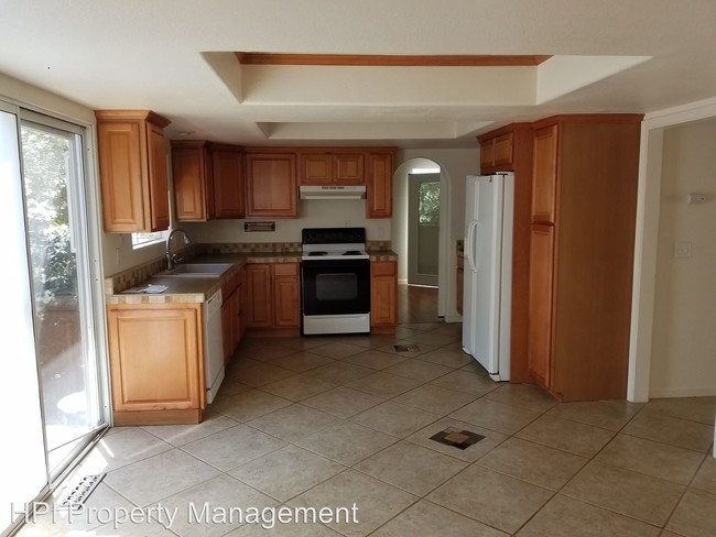 Building Photo - 6087 Dinah Ct