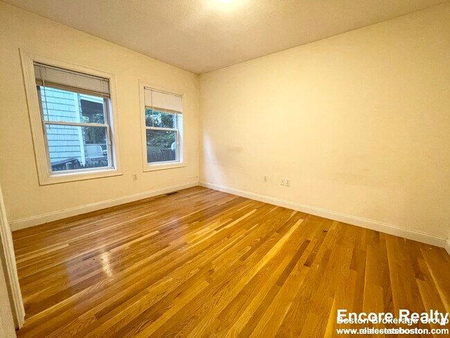 Foto del edificio - 128 Hillside St