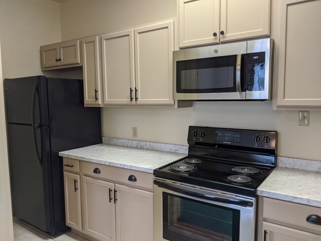 Building Photo - 412 Main St