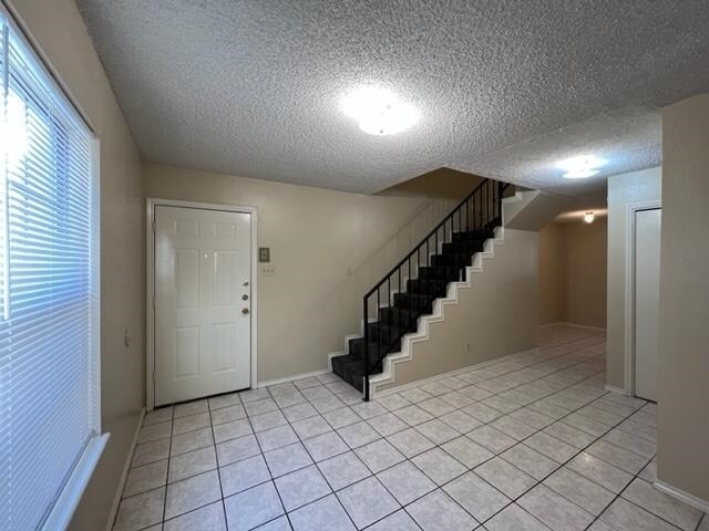 Building Photo - 1502 E San Pedro St