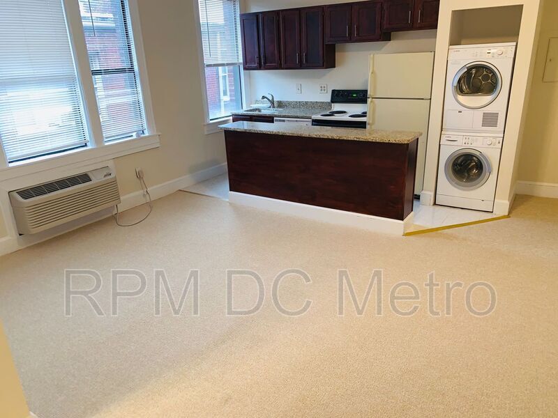 Foto principal - 815 Maryland Ave NE