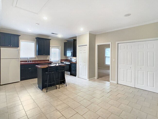 Building Photo - 2303 22nd St