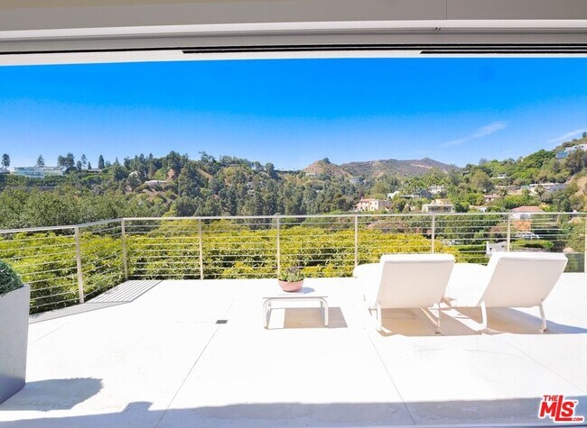 Foto del edificio - 9422 Readcrest Dr