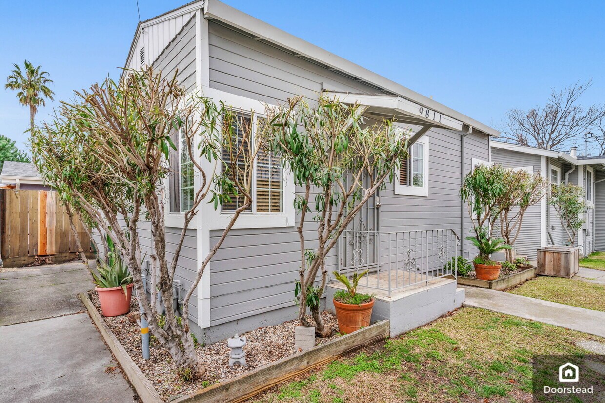 Foto principal - 9811 Olive St