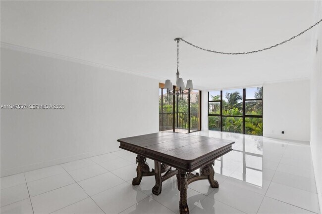 Foto del edificio - 20335 W Country Club Dr