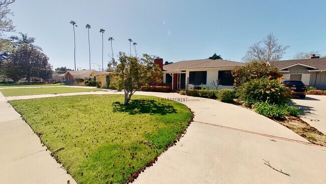 Building Photo - $500 off 1st Month ~ Beautiful Pool House ...